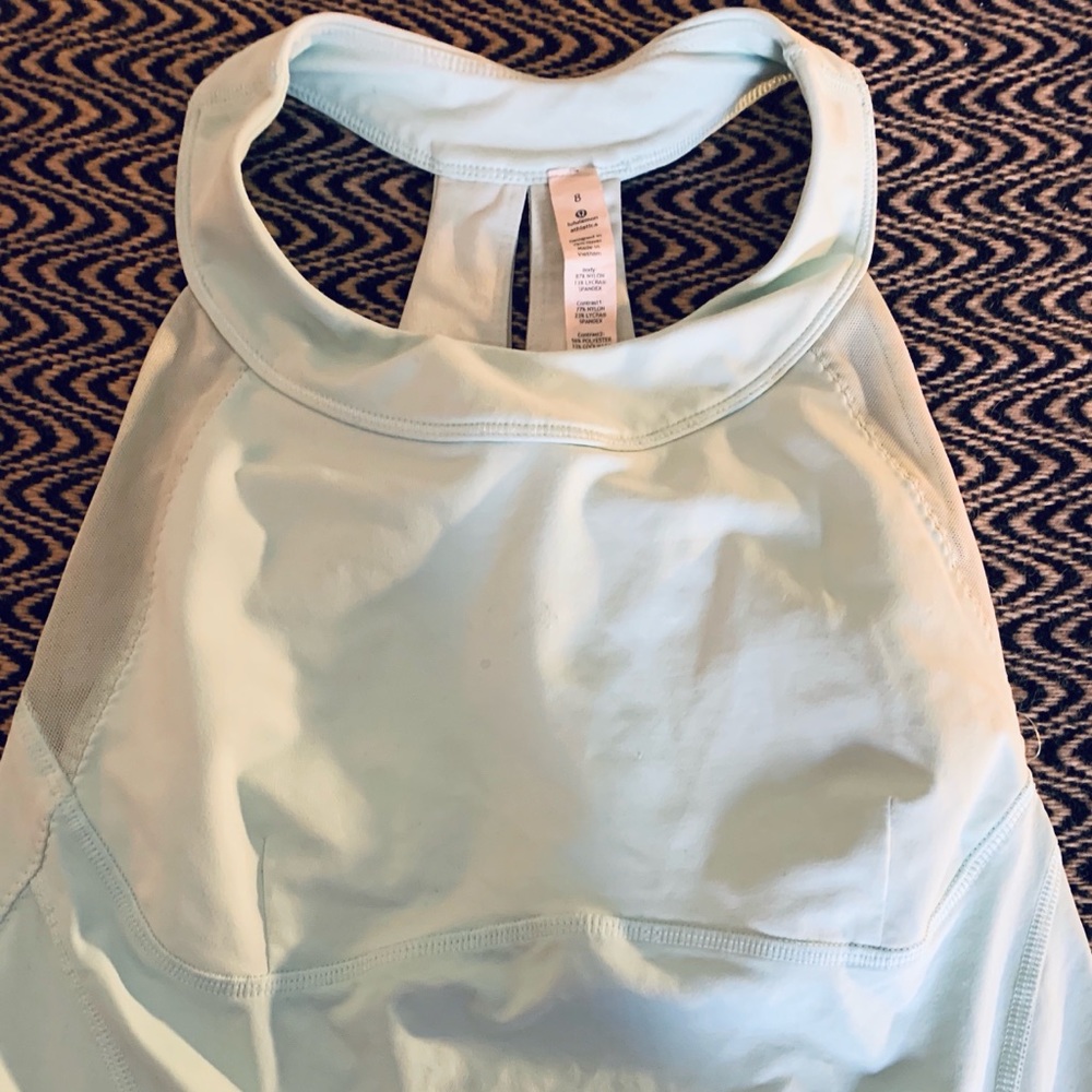 Lululemon tank. Near perfect only worn 2x.